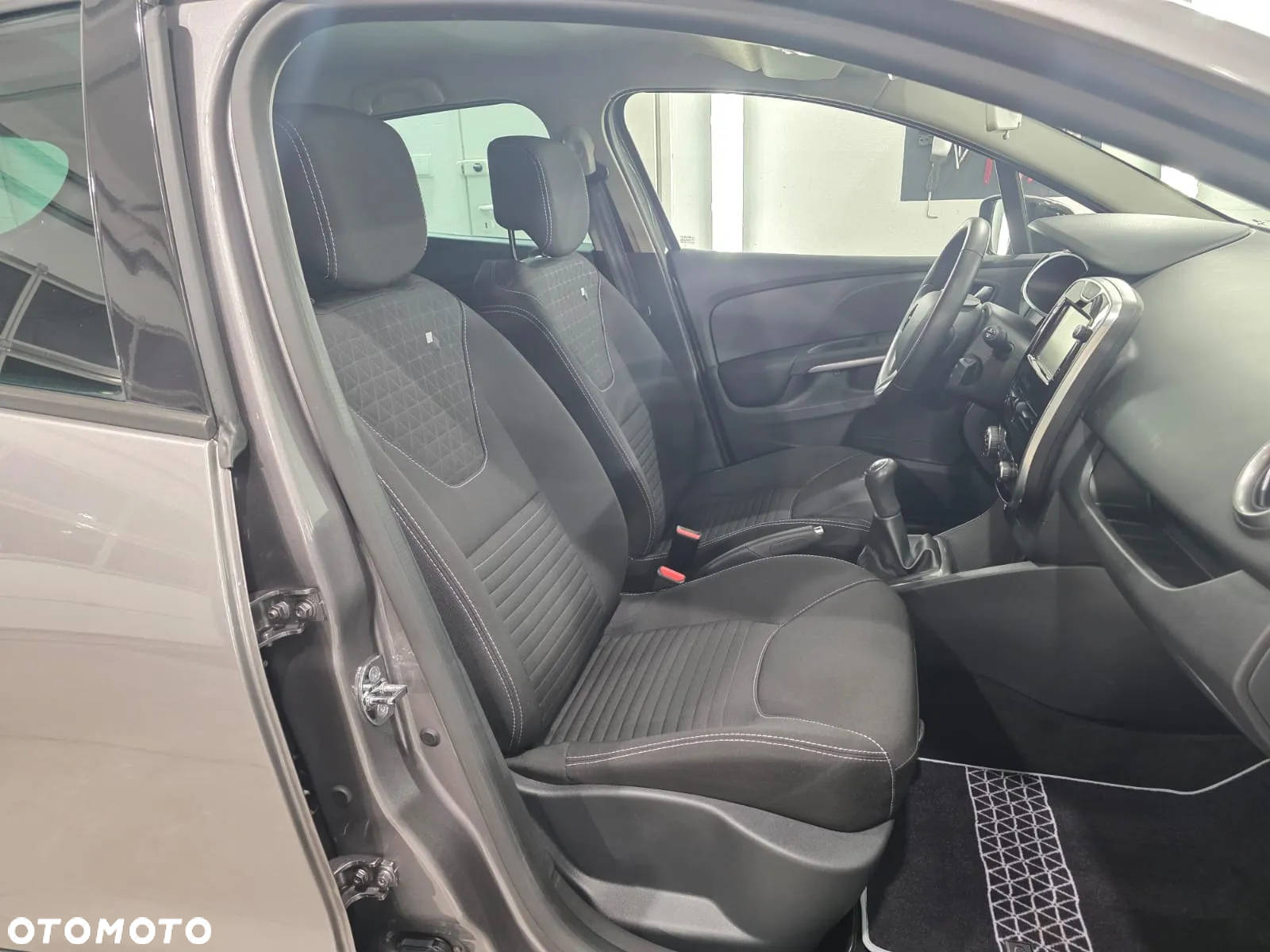 Renault Clio 1.2 16V 75 LIMITED - 36