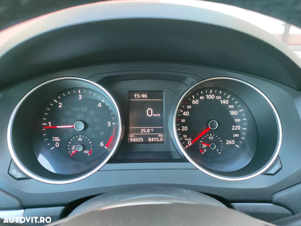 Volkswagen Jetta 2.0 TDI Highline - 16