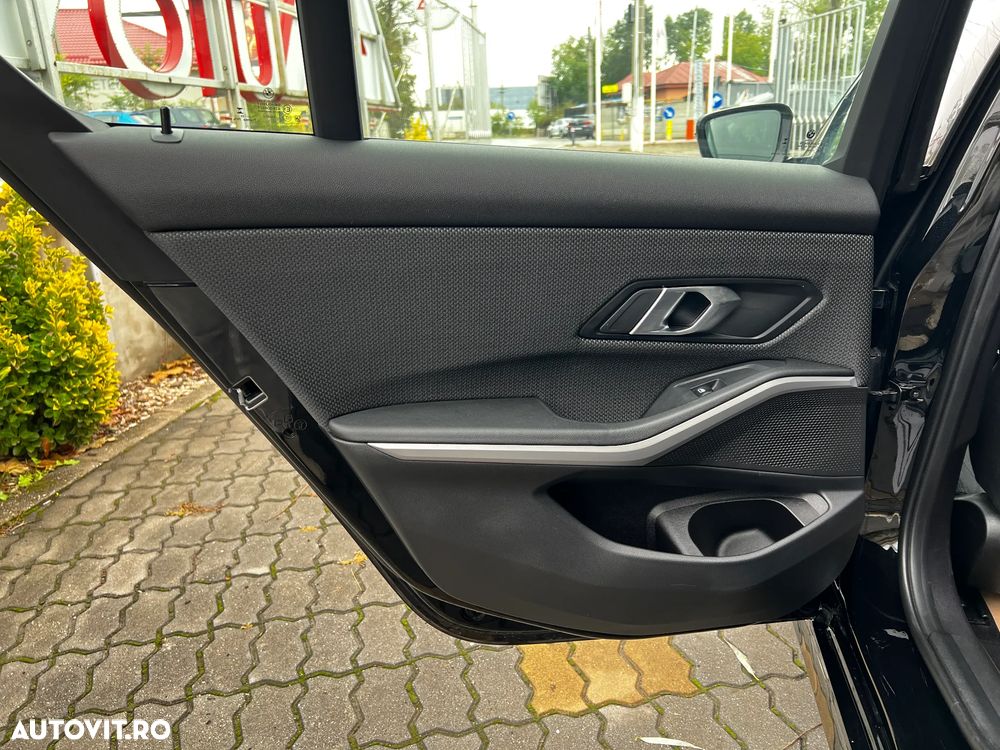 BMW Seria 3 318i AT - 37