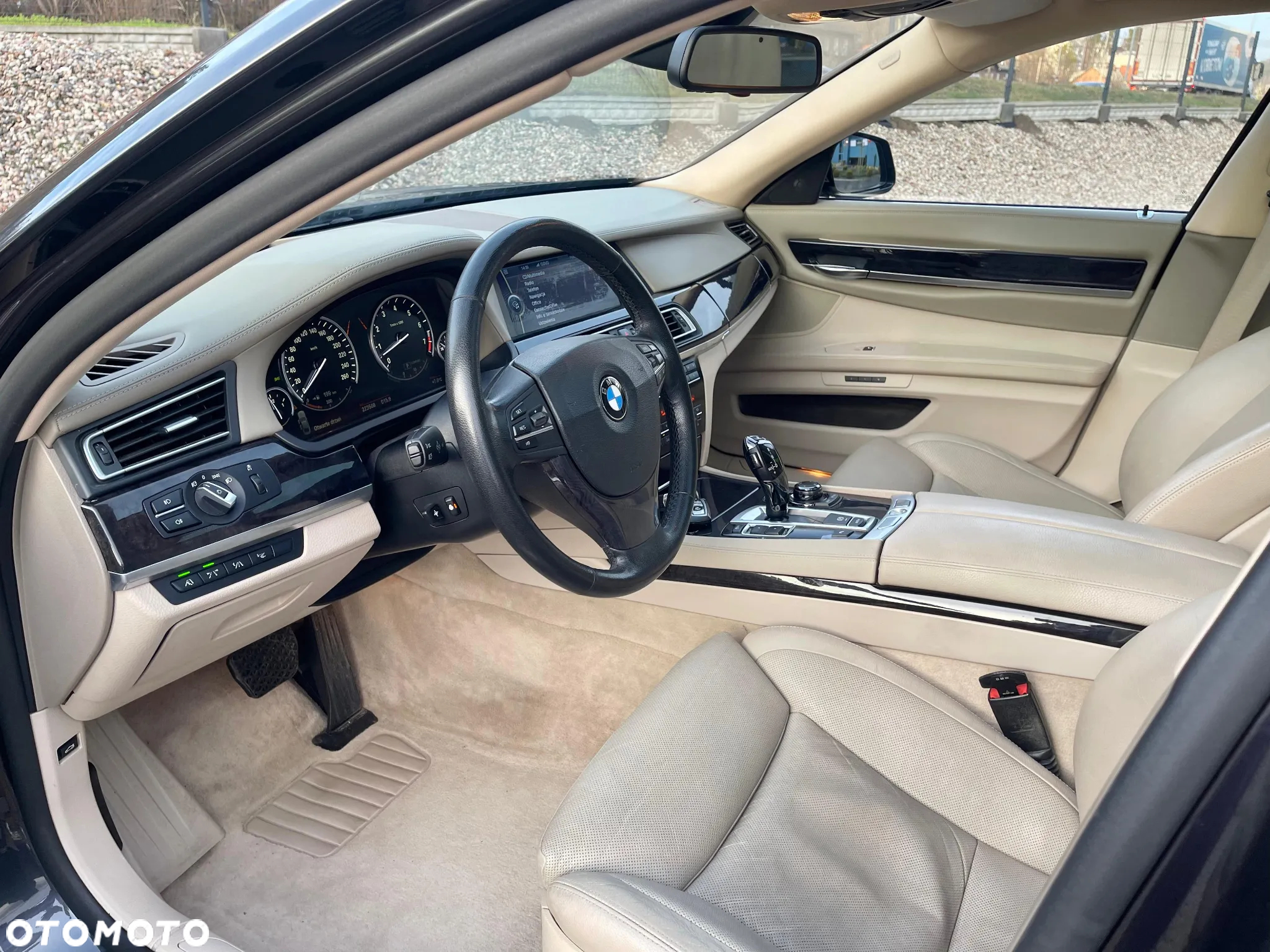 BMW Seria 7 750Li - 15