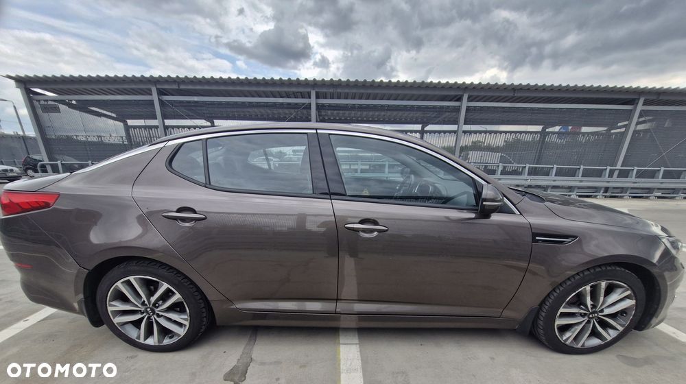 Kia Optima 2.0 L - 13