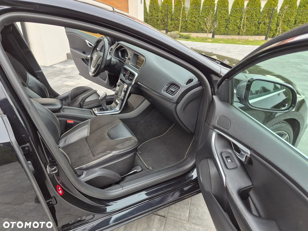 Volvo V40 T3 R Design - 16