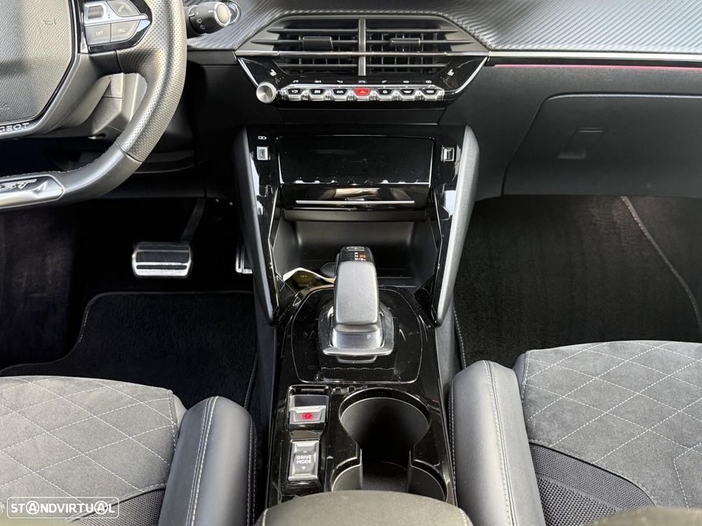 Peugeot e-208 GT - 39