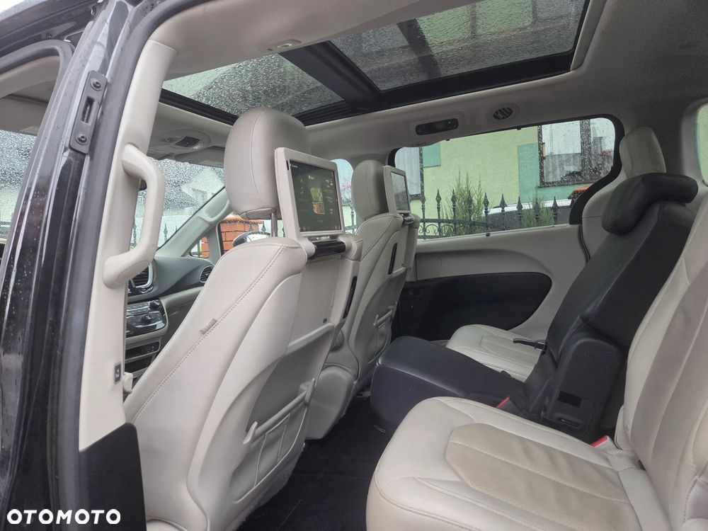Chrysler Pacifica - 23