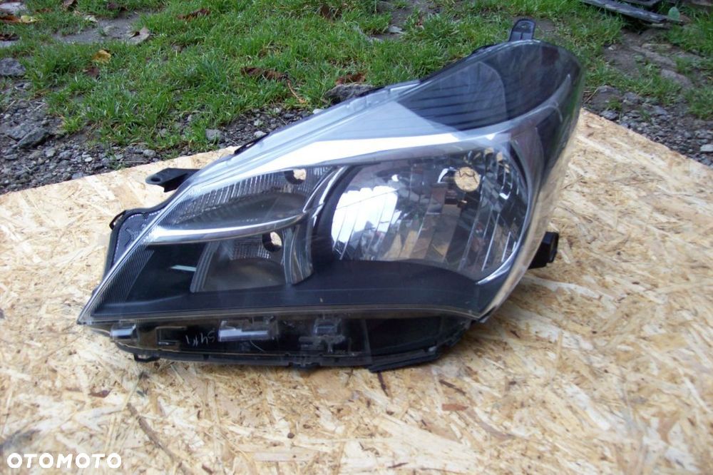 LAMPA PRZEDNIA LEWA TOYOTA YARIS III/LIFT - 1