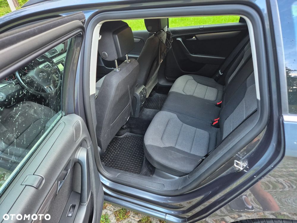 Volkswagen Passat 2.0 TDI Comfortline - 10