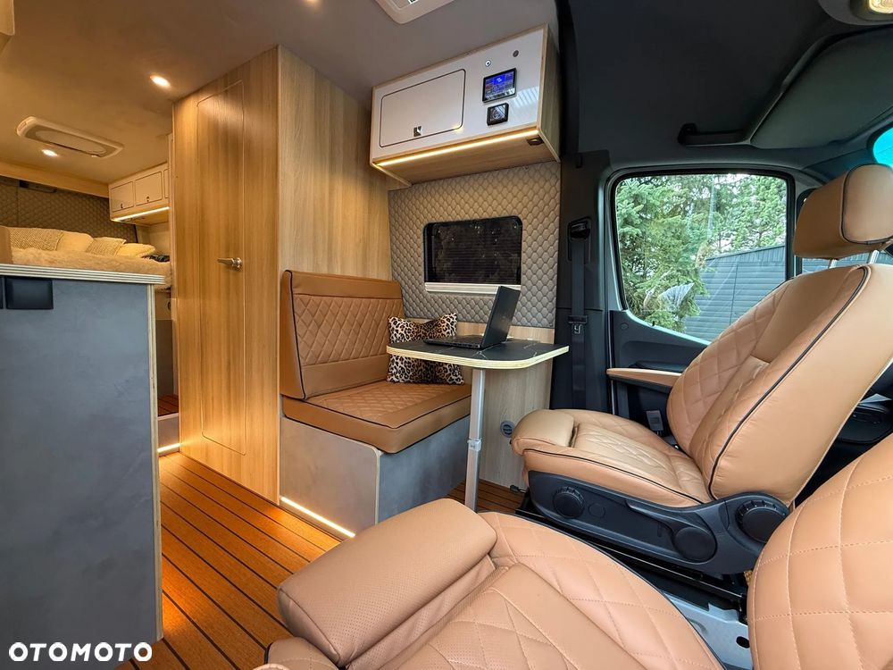 Mercedes-Benz Sprinter - 24