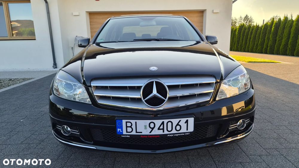 Mercedes-Benz Klasa C 180 CGI Automatik BlueEFFICIENCY Avantgarde - 34