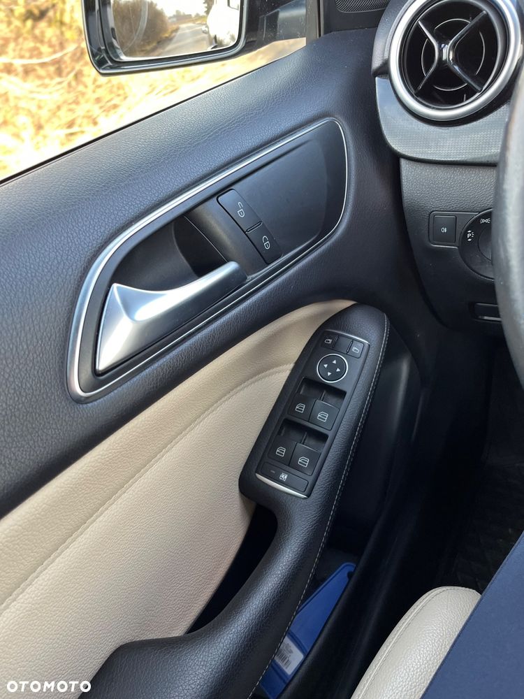 Mercedes-Benz Klasa B (Electric Drive) 250 e - 15