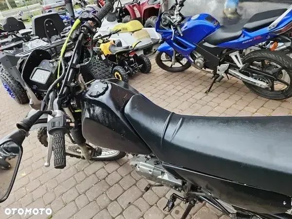 Suzuki DR - 12