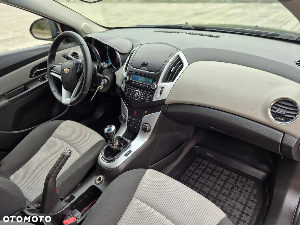Chevrolet Cruze 1.6 LS - 13