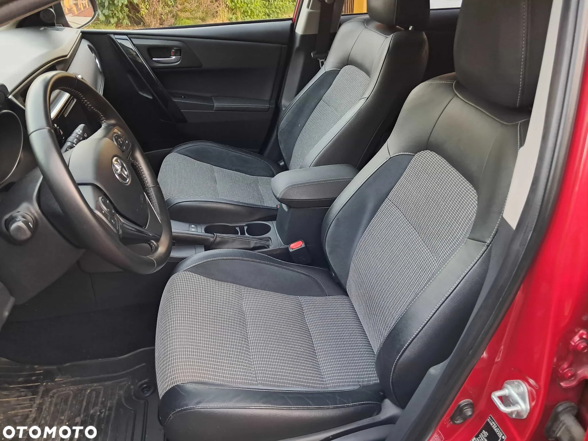 Toyota Auris Hybrid 135 Prestige - 25