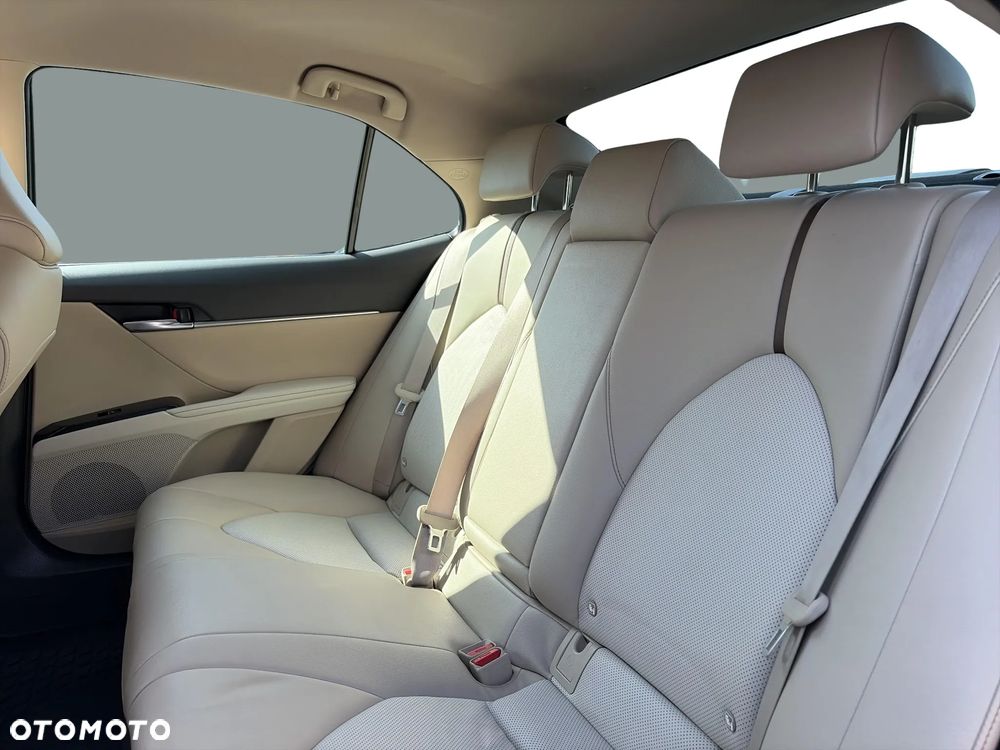 Toyota Camry 2.5 Hybrid Executive CVT - 19