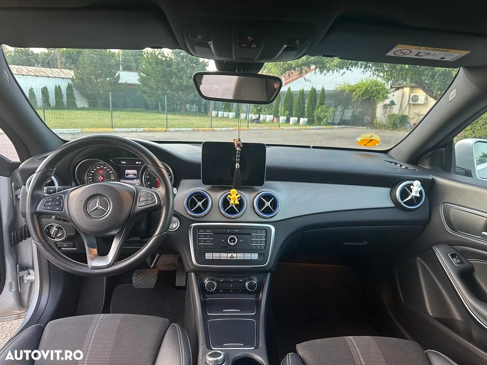 Mercedes-Benz CLA 180 7G-DCT - 15