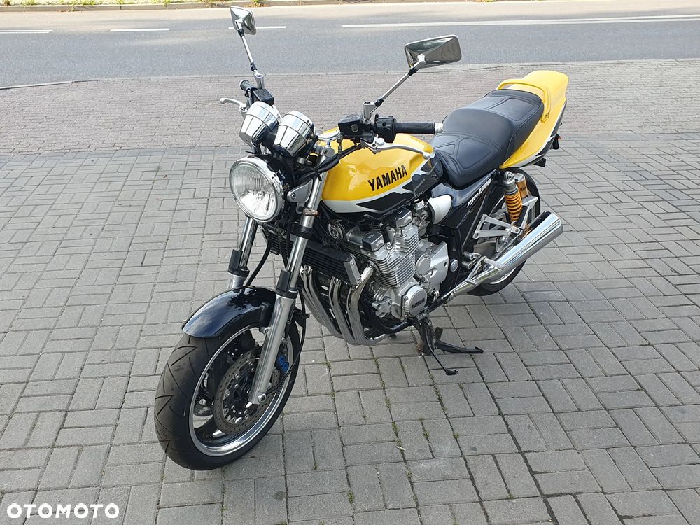 Yamaha XJR - 22
