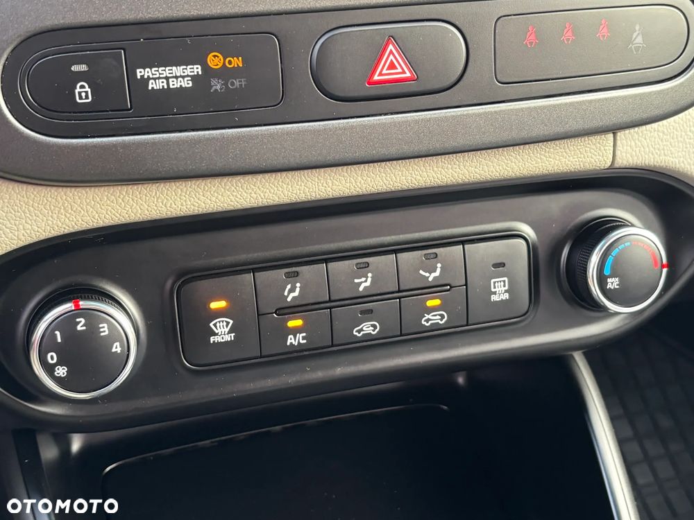 Kia Carens 1.6 GDI Dream Team Edition - 23