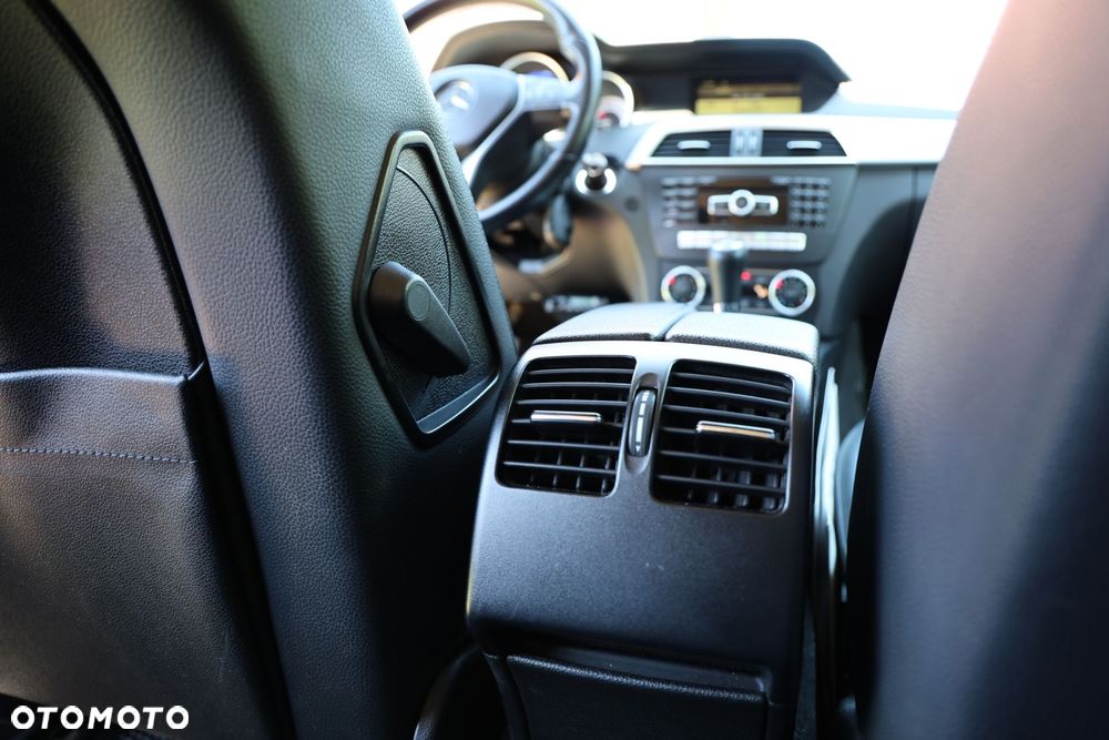 Mercedes-Benz Klasa C 200 CDI BlueEff Avantgarde - 27