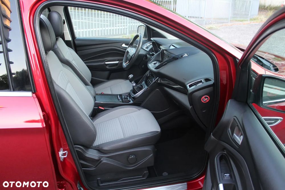 Ford Kuga 2.0 TDCi 2x4 Titanium - 20