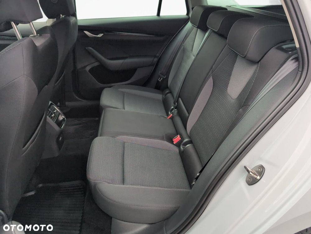 Skoda Octavia 1.5 TSI mHEV Selection DSG - 13