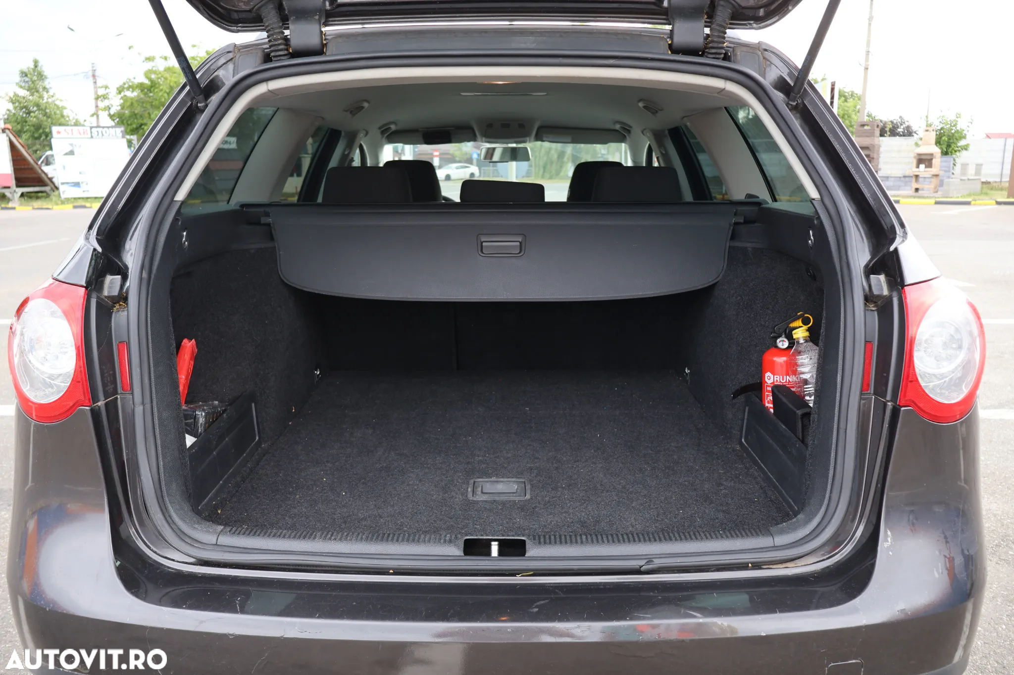 Volkswagen Passat Variant 1.6 TDI DPF BlueMotion Technology Trendline - 10