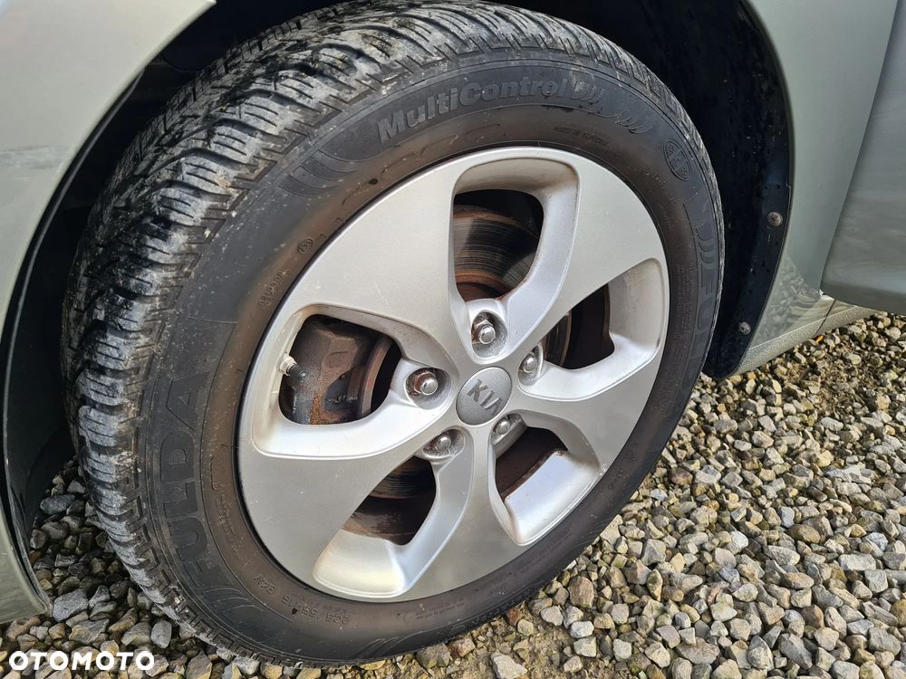 Kia Carens 1.7 CRDi 115 Dream-Team Edition - 36