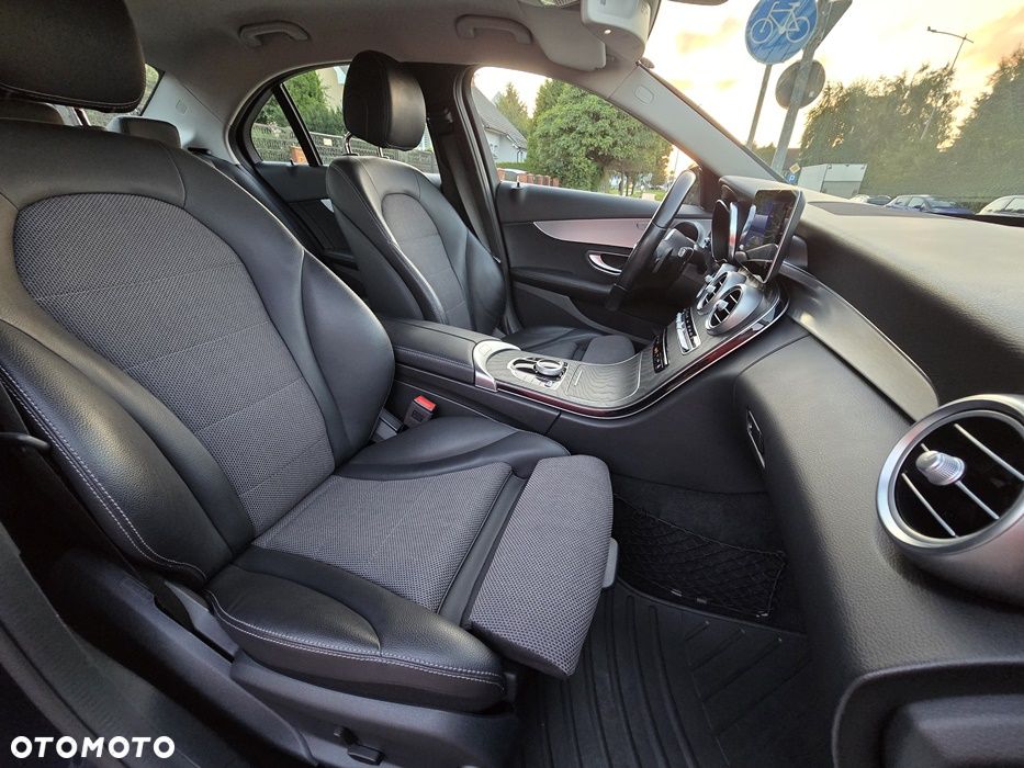 Mercedes-Benz Klasa C 220 d 9G-TRONIC - 37