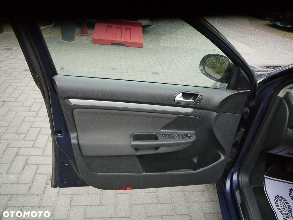 Volkswagen Golf 1.6 TDI DPF BlueMotion Technology MATCH - 33