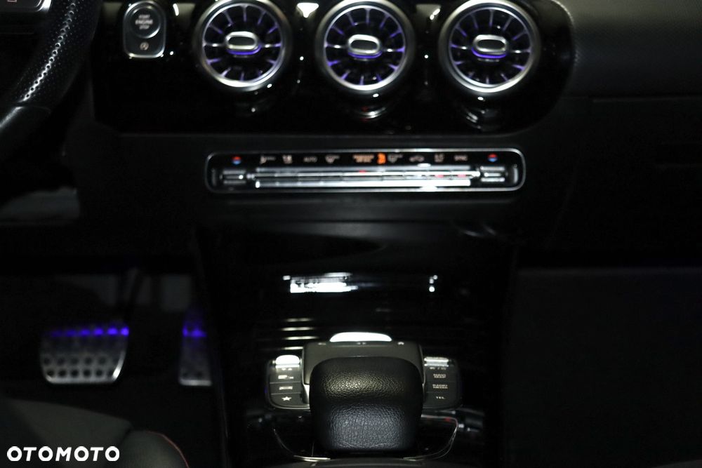 Mercedes-Benz CLA 200 AMG Line 7G-DCT - 25
