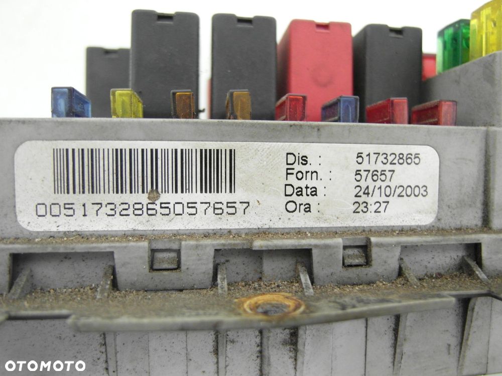 SKRZYNKA BEZPIECZNIKÓW FIAT STILO 51732865 - 4