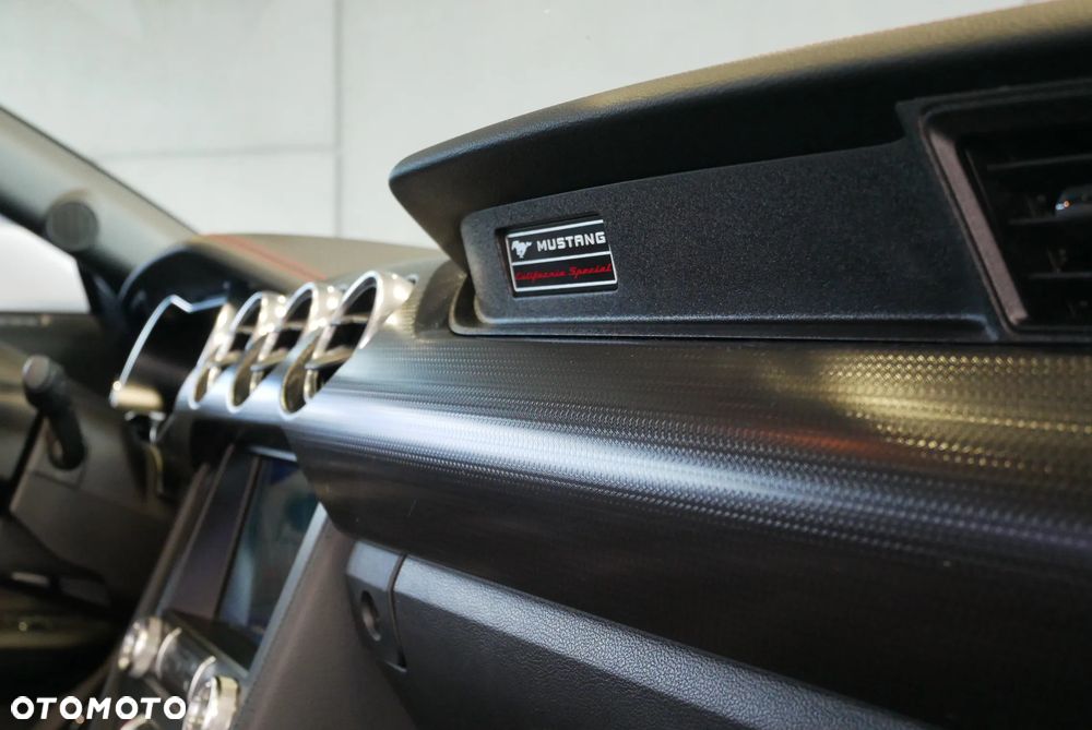 Ford Mustang - 25