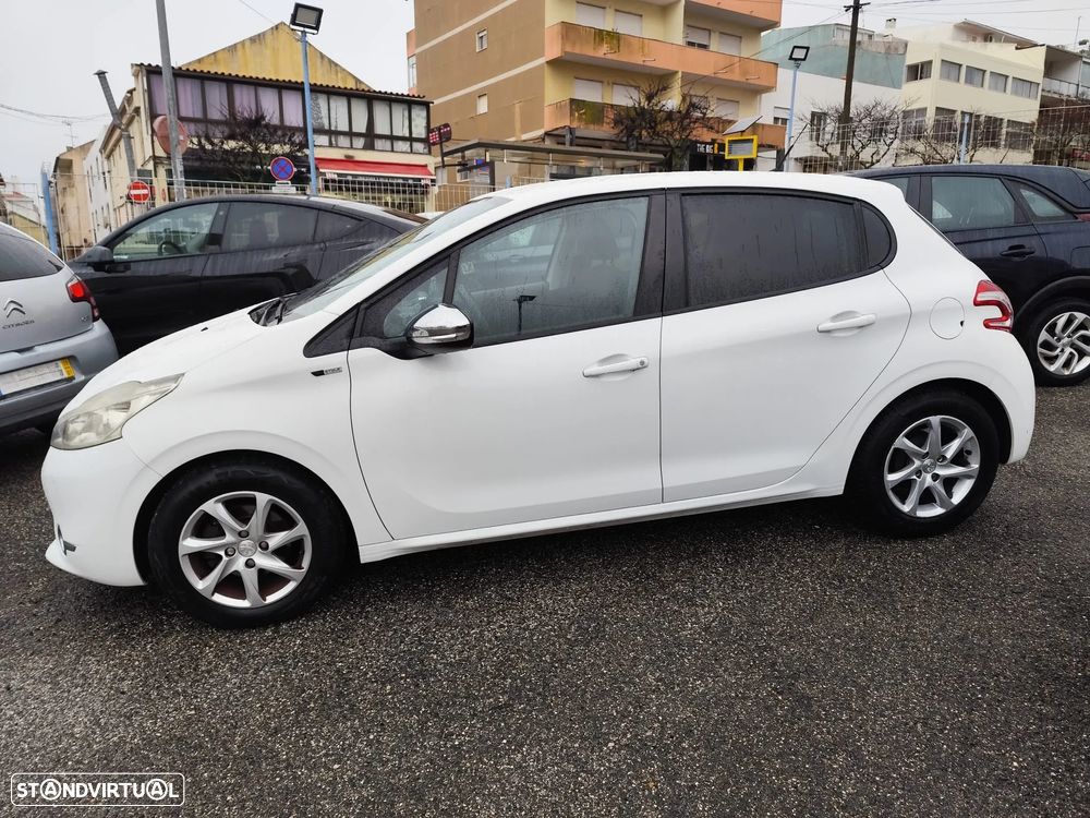 Peugeot 208 1.2 VTi SE Style - 4