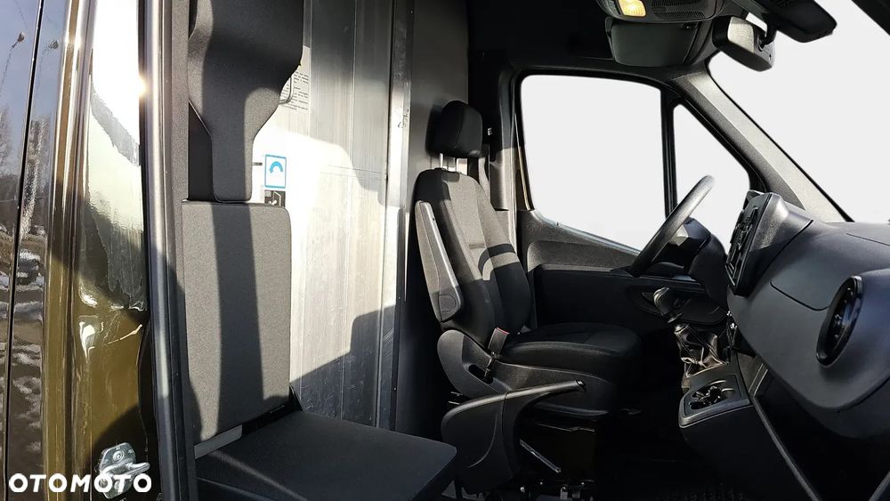 Mercedes-Benz Sprinter - 11