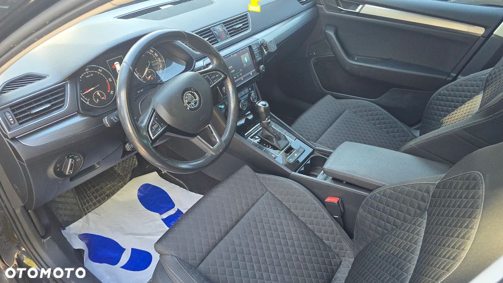 Skoda Superb 2.0 TDI Sportline DSG - 9