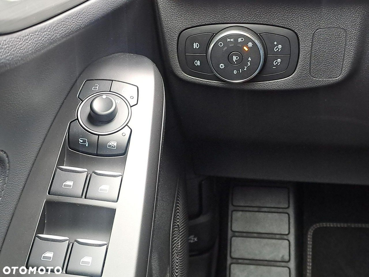 Ford Focus 1.0 EcoBoost mHEV Titanium X - 17