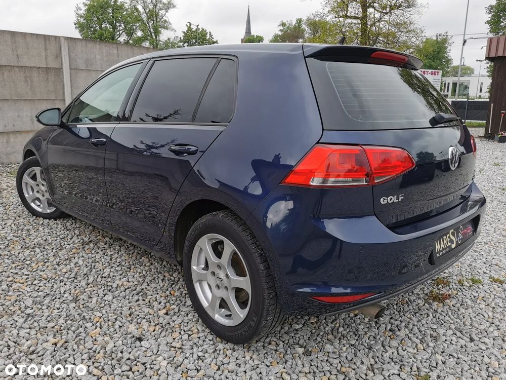 Volkswagen Golf - 6