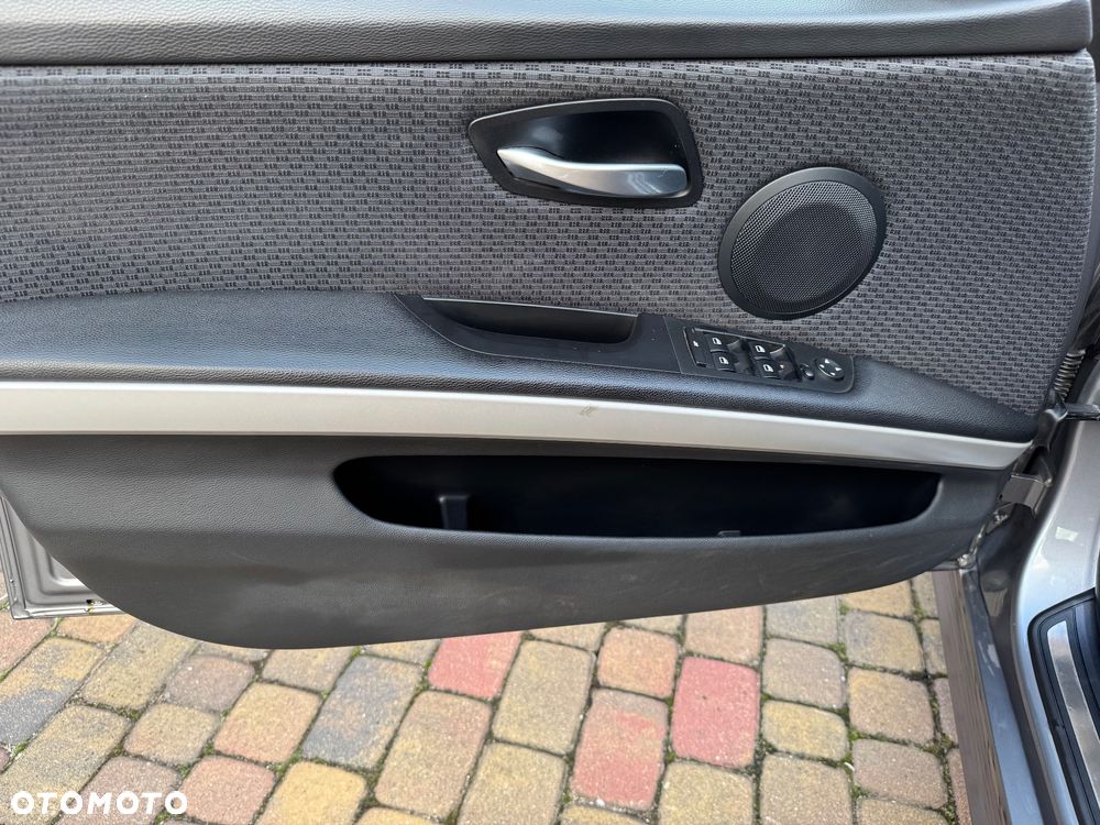 BMW Seria 3 320d - 23