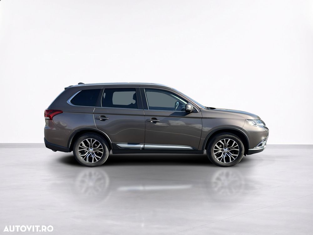 Mitsubishi Outlander - 8