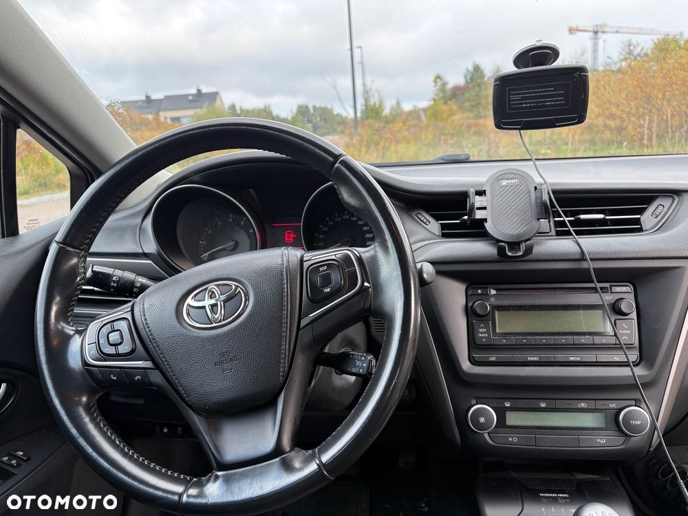 Toyota Avensis 2015 photo 2