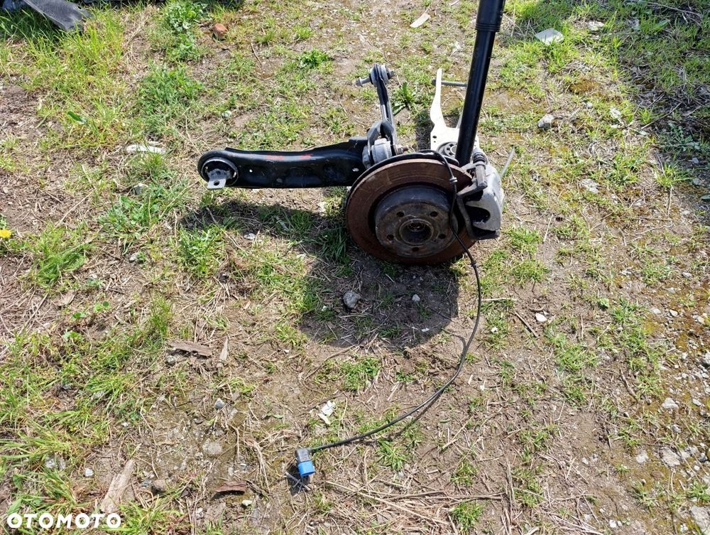 mercedes w246 tylna lewa zwrotnica wahacz 4matic