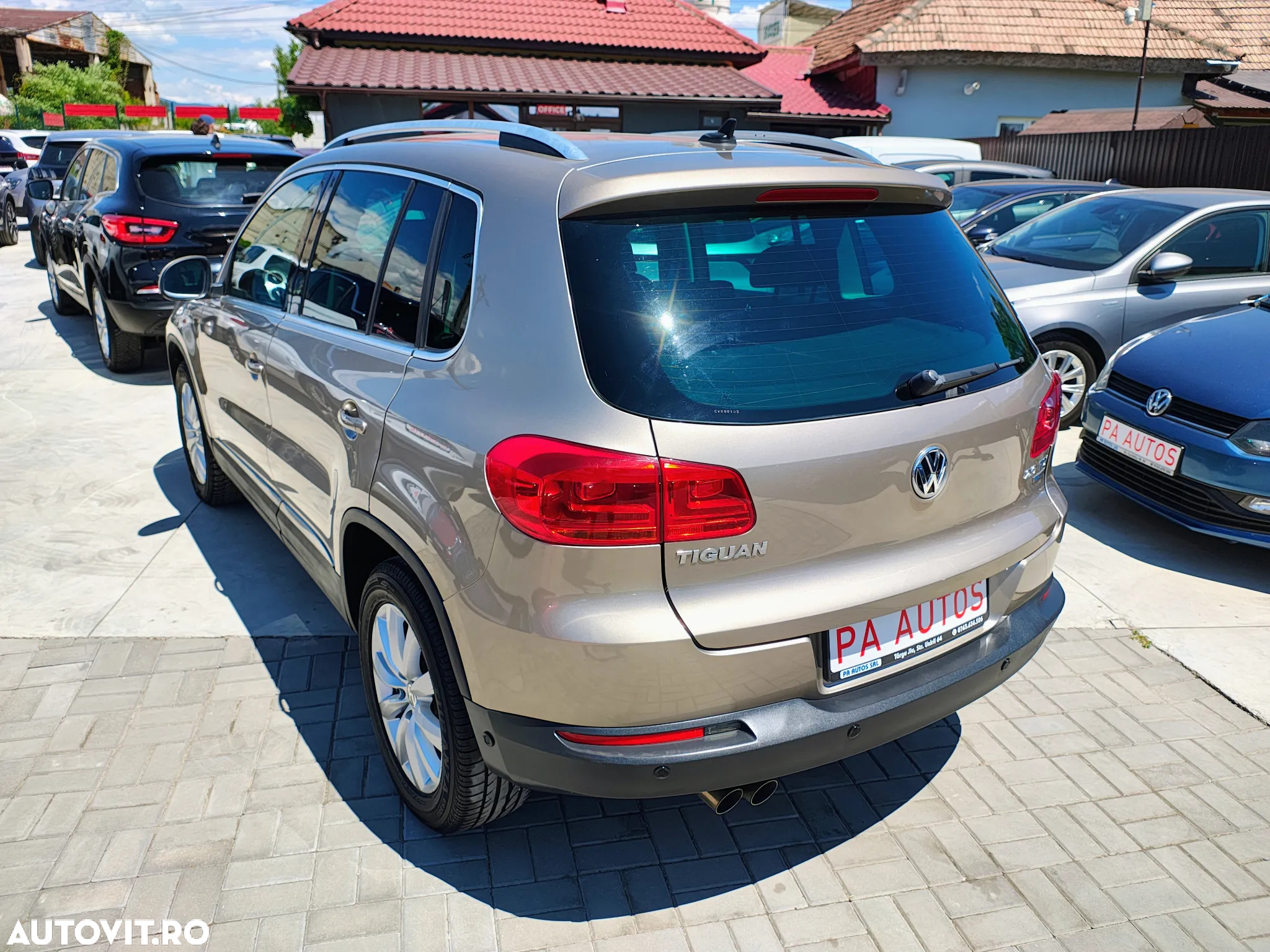 Volkswagen Tiguan 2.0 TDI DPF BlueMotion Technology Lounge Sport & Style - 3
