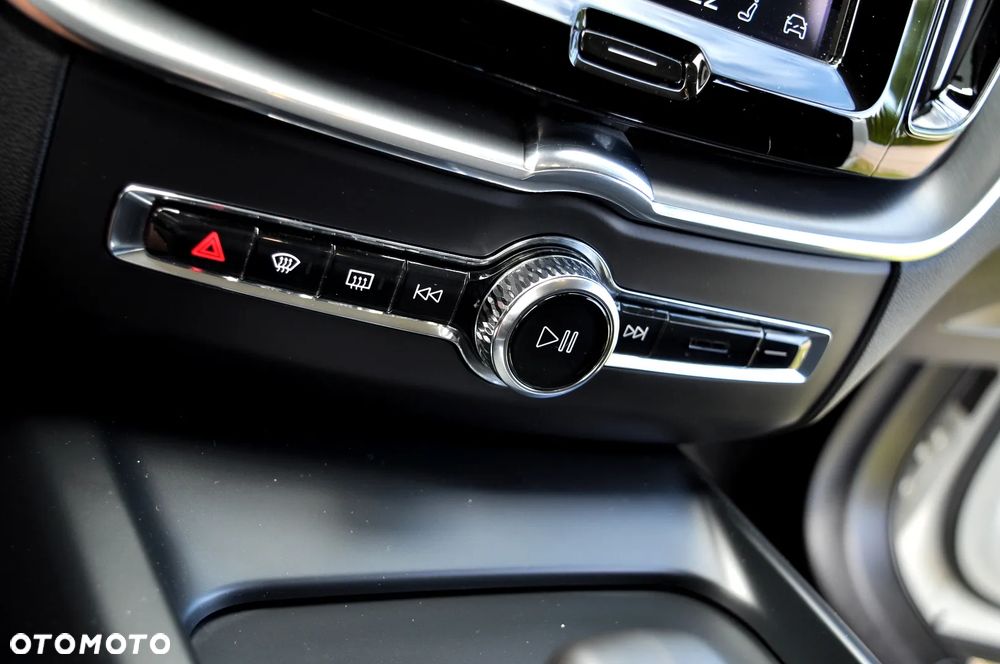 Volvo XC 60 B4 B Geartronic Momentum Pro - 29