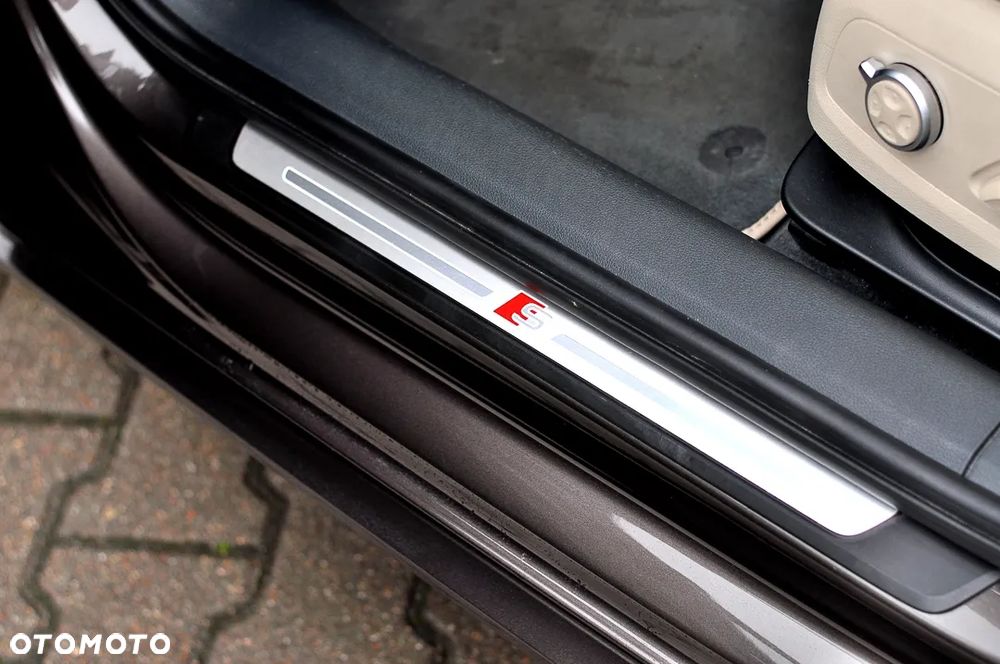 Audi A4 Avant 2.0 TDI DPF clean diesel multitronic S line Sportpaket - 18