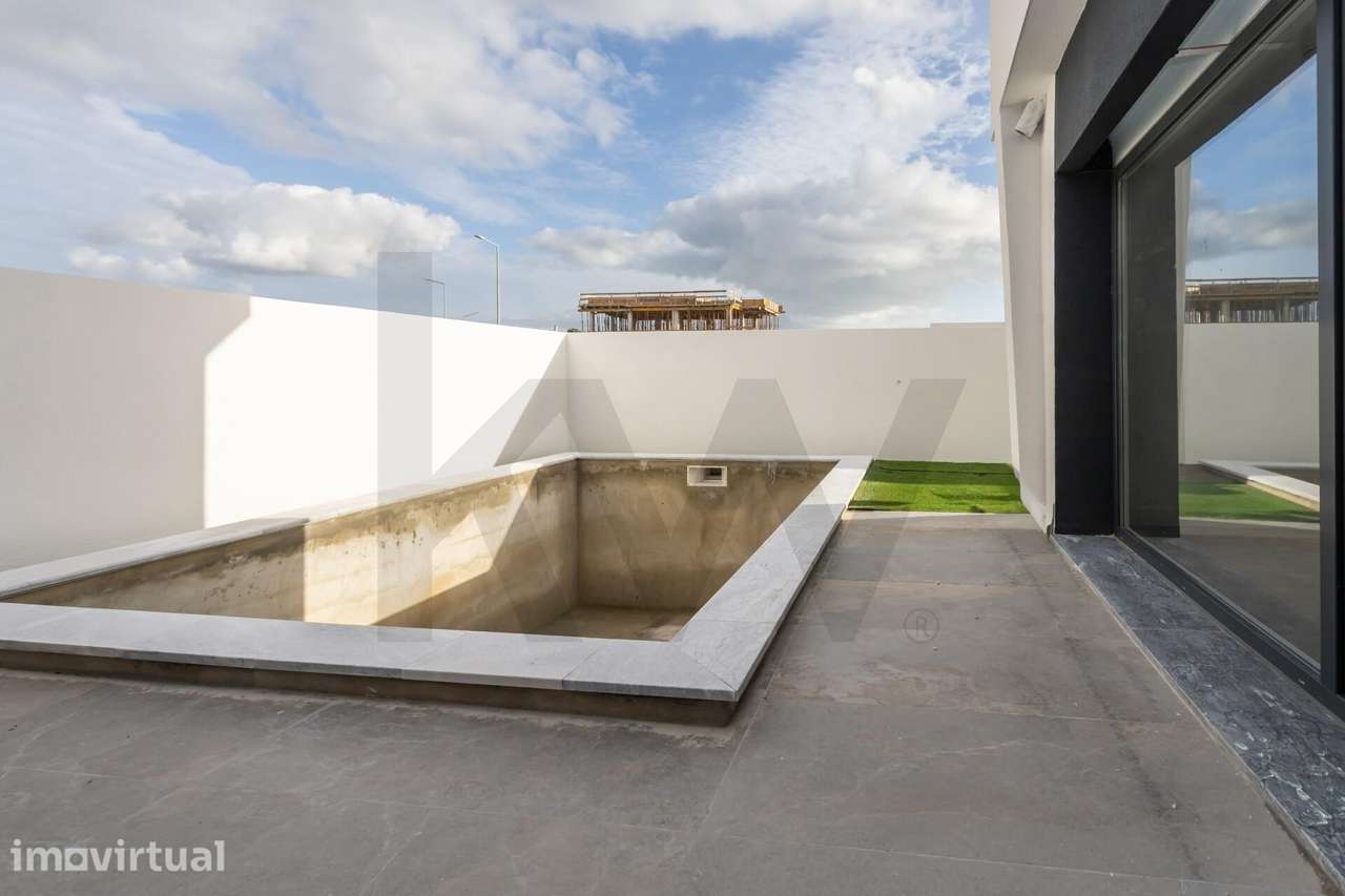 Elegante Moradia Nova T3 com Piscina | Brejos de Azeitão - Grande imagem: 4/39