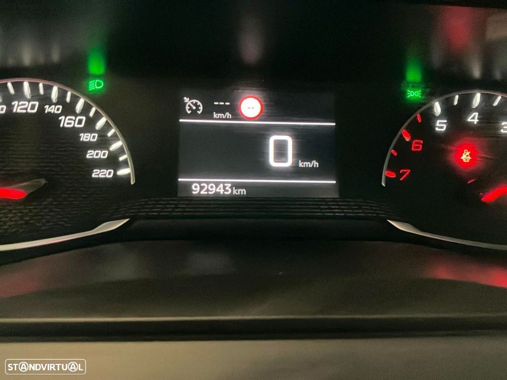 Peugeot 2008 1.2 PureTech Allure - 12