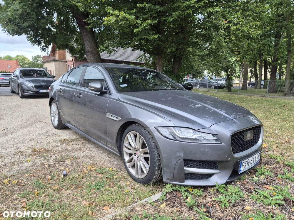 Jaguar XF 2.0 i4D R-Sport - 9