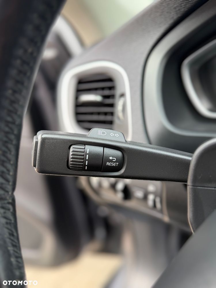 Volvo V40 T3 Momentum - 34