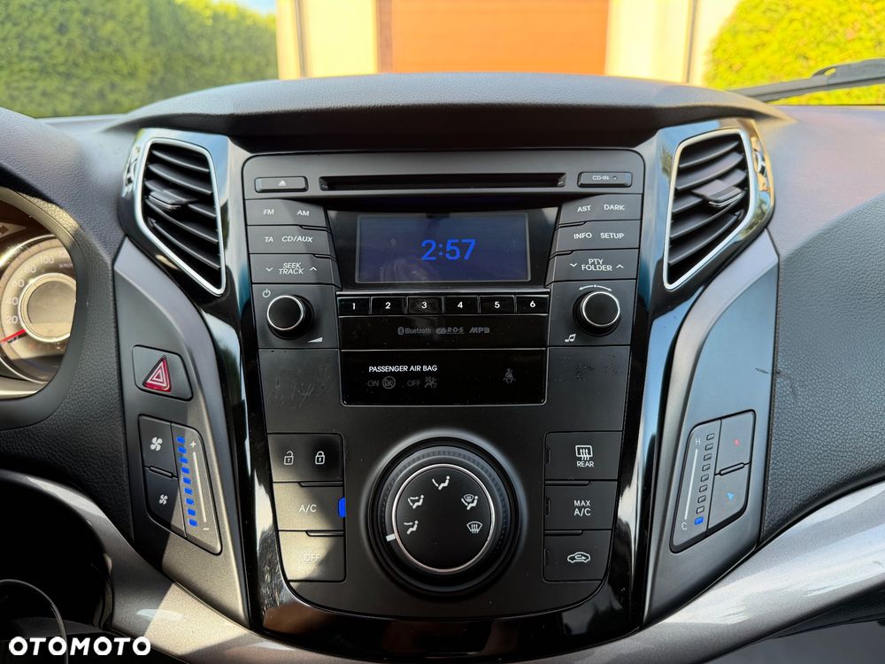 Hyundai i40 Kombi blue 1.6 Family - 27