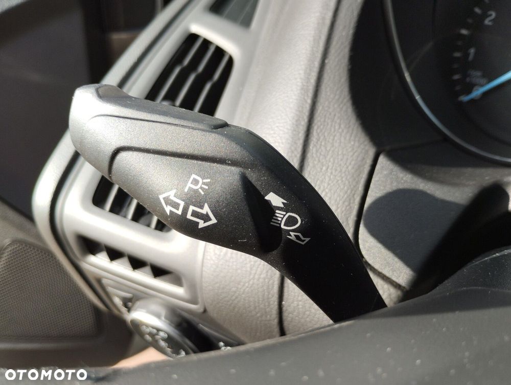 Ford Focus 1.6 Trend Sport - 29
