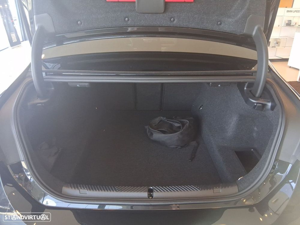 BMW 530 e Pack Desportivo M — fotografia 23