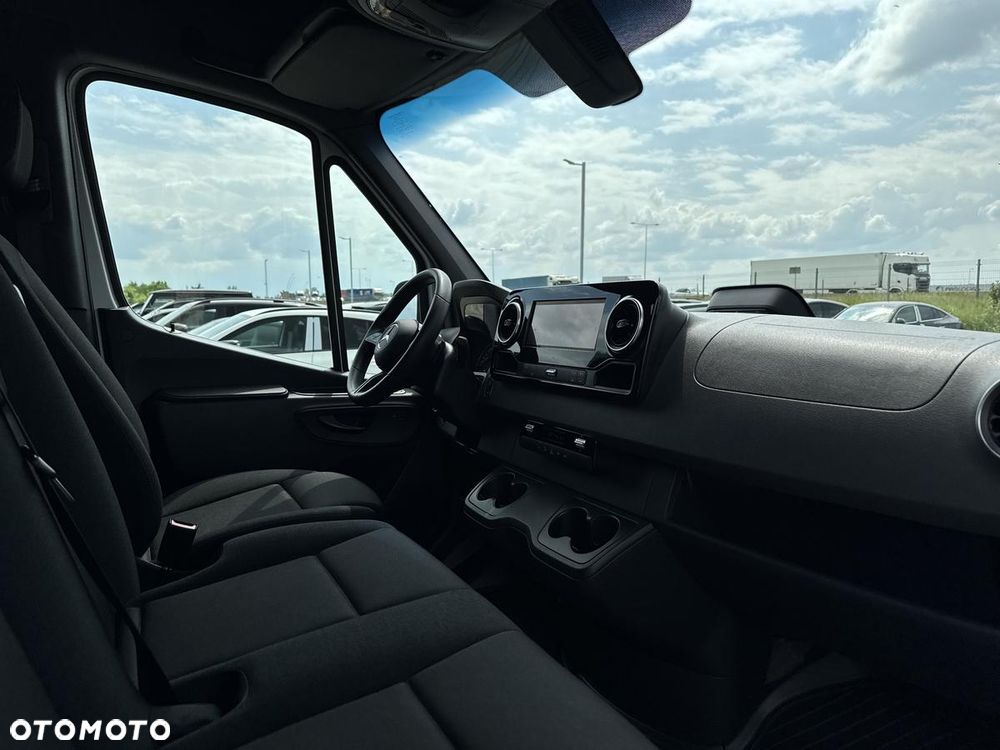 Mercedes-Benz Sprinter - 22